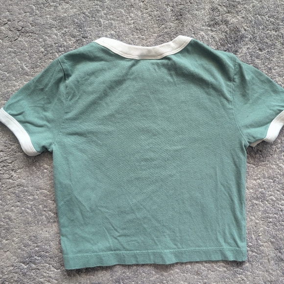 Hanna Andersson Green T-Shirt with White Trim - Picture 3 of 4